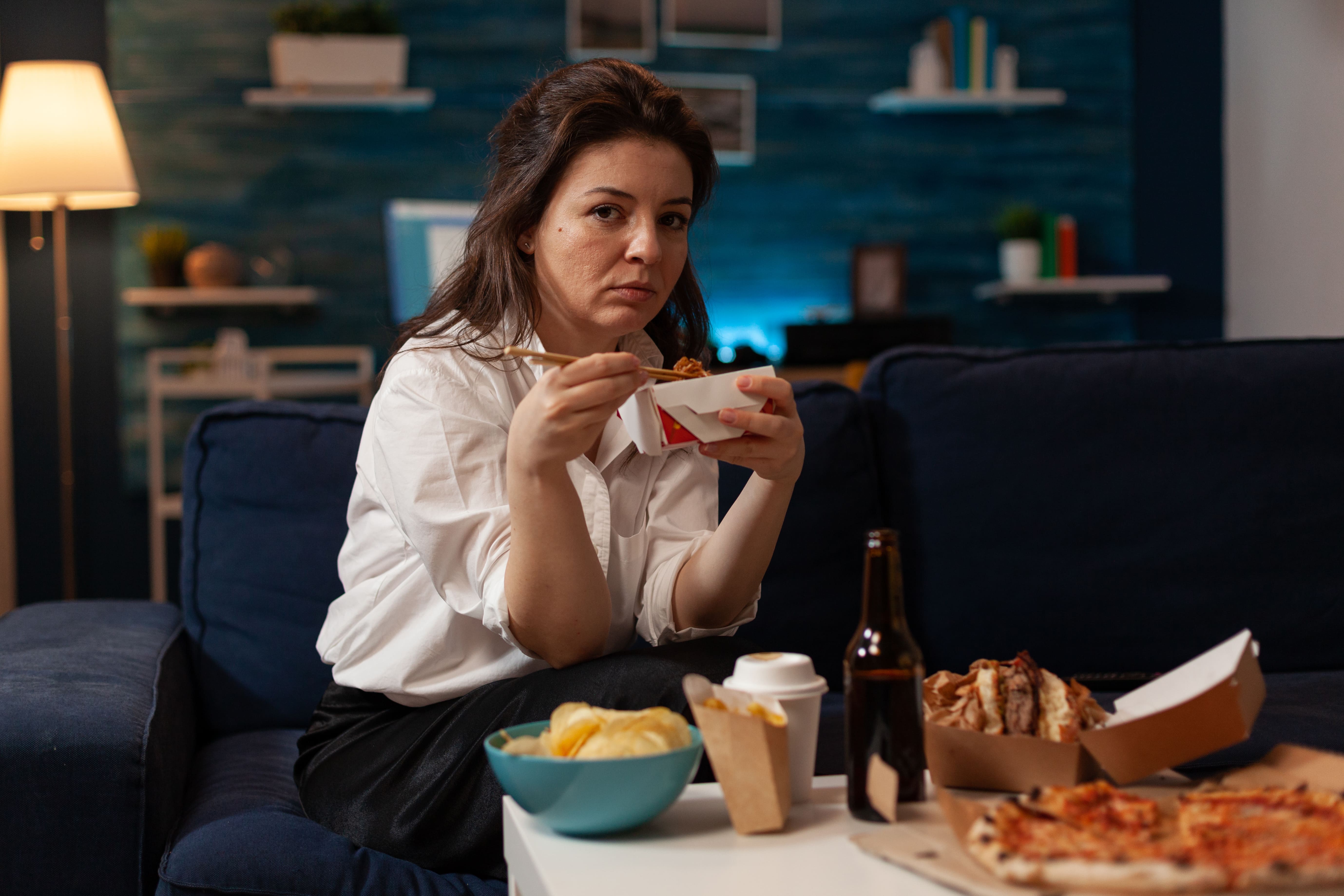 COMO A ALIMENTAÇÃO INFLUENCIA A ANSIEDADE E O ESTRESSE