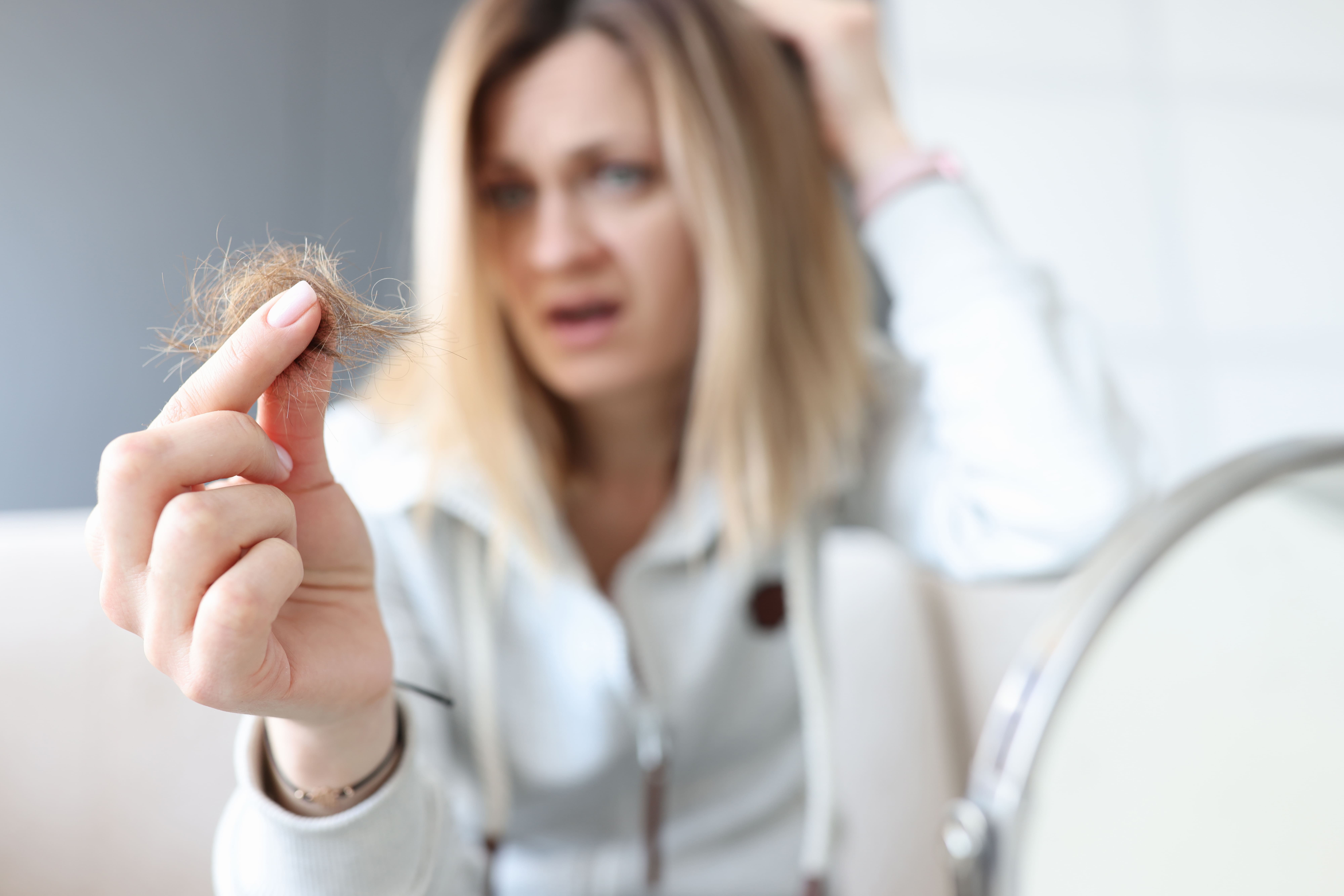 CAUSAS E SINTOMAS DE DESEQUILÍBRIOS HORMONAIS